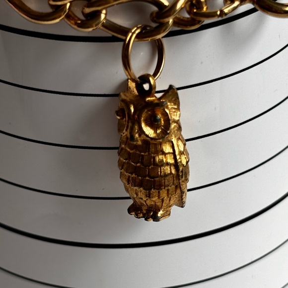 Avon charm bracelet/ gold tone/  fits size 6 1/2 in wrist/ owl & water p… - Picture 9 of 9